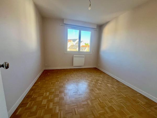Appartement place Catinat à Canclaux , balcon, 2 ch, ascenseur, cave et parking, Nantes 44100