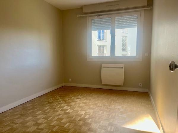 Appartement place Catinat à Canclaux , balcon, 2 ch, ascenseur, cave et parking, Nantes 44100
