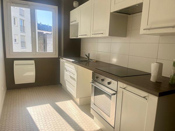 Appartement place Catinat à Canclaux , balcon, 2 ch, ascenseur, cave et parking, Nantes 44100
