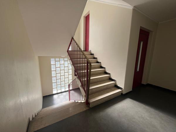 Appartement place Catinat à Canclaux , balcon, 2 ch, ascenseur, cave et parking, Nantes 44100