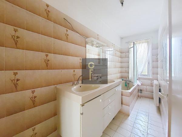 Maison de lotissement ,4 chambre, Garage et Parking