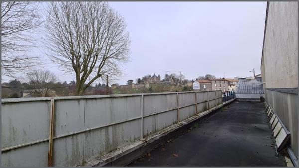 Local Commercial à BRESSUIRE, 79300 - 3 pièces 719m²