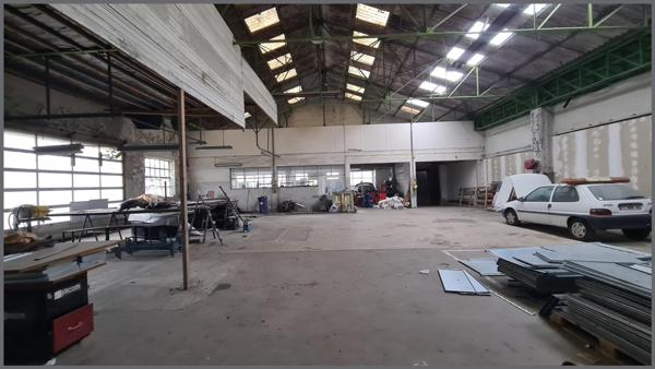 Local Commercial à BRESSUIRE, 79300 - 3 pièces 719m²