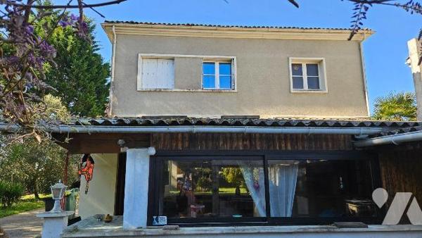 A vendre, Charente-Maritime, L' Eguille, Maison à étage comprenant : au rez-de-chaussée :entrée...