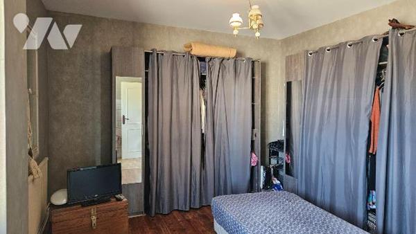 A vendre, Charente-Maritime, L' Eguille, Maison à étage comprenant : au rez-de-chaussée :entrée...