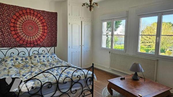 A vendre, Charente-Maritime, L' Eguille, Maison à étage comprenant : au rez-de-chaussée :entrée...