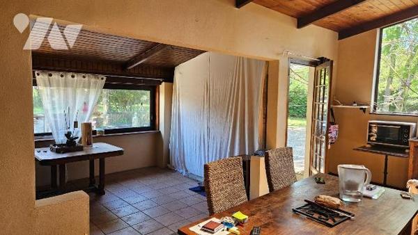 A vendre, Charente-Maritime, L' Eguille, Maison à étage comprenant : au rez-de-chaussée :entrée...