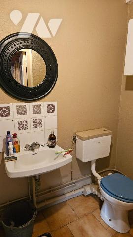 A vendre, Charente-Maritime, L' Eguille, Maison à étage comprenant : au rez-de-chaussée :entrée...