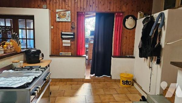 A vendre, Charente-Maritime, L' Eguille, Maison à étage comprenant : au rez-de-chaussée :entrée...