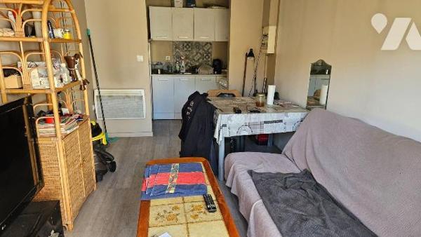 A vendre, Charente-Maritime, L' Eguille, Maison à étage comprenant : au rez-de-chaussée :entrée...