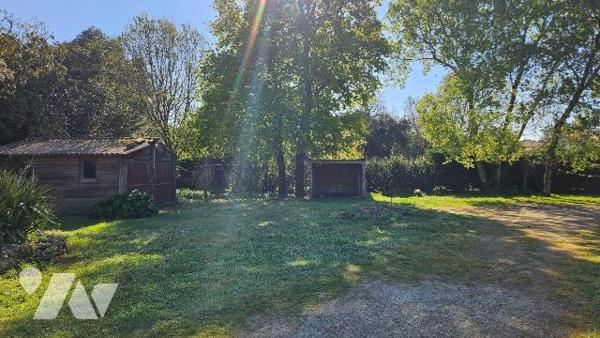 A vendre, Charente-Maritime, L' Eguille, Maison à étage comprenant : au rez-de-chaussée :entrée...