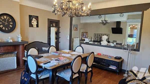 A vendre, Charente-Maritime, L' Eguille, Maison à étage comprenant : au rez-de-chaussée :entrée...