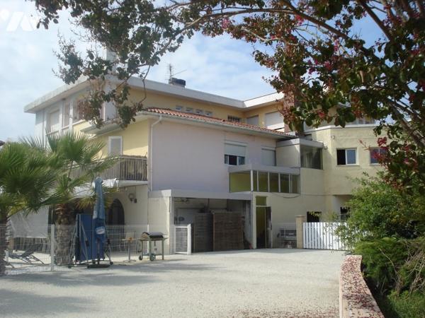 GROS POTENTIEL : A Cagnotte Immeuble de rapport de 750 M2 habitables avec piscine de 12 x 6