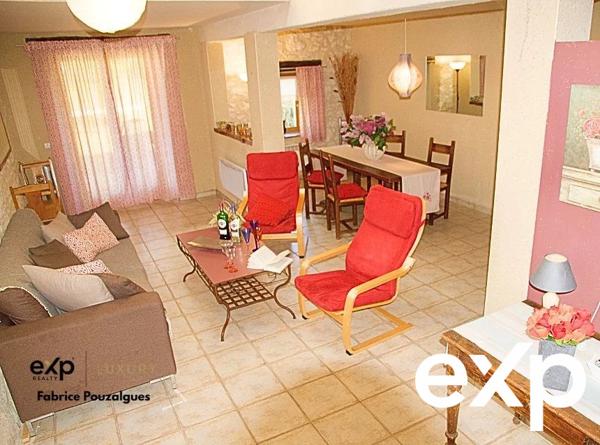 Propriété rare de 8,5 ha avec vue dominante, gîtes, sans contrainte d’exploitation