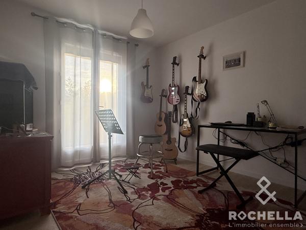 Maison plain-pied avec piscine, jardin et garage