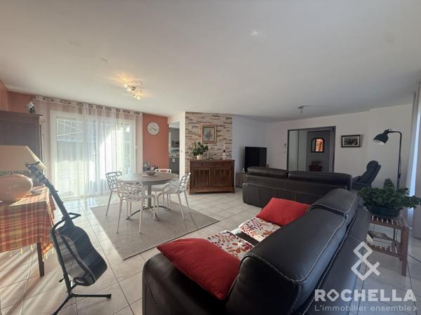 Maison plain-pied avec piscine, jardin et garage