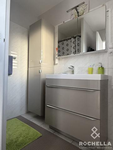 Maison plain-pied avec piscine, jardin et garage