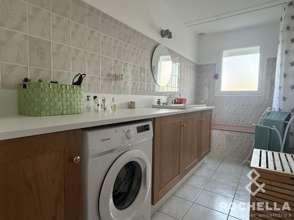 Maison plain-pied avec piscine, jardin et garage