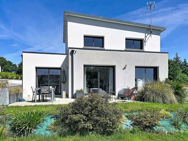 Maison Briec vie de plain-pied, 4 chambres, secteur prisé, bourg à pied.