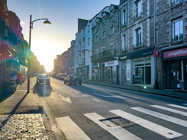 A LOUER - Centre ville - LOCAL COMMERCIAL à DINAN