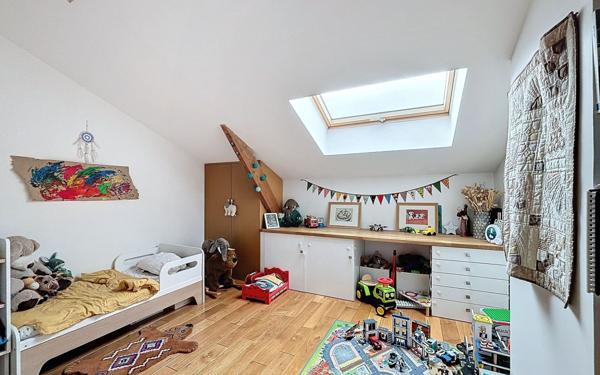 Appartement à vendre    3 pièces • 82 m2 Suresnes