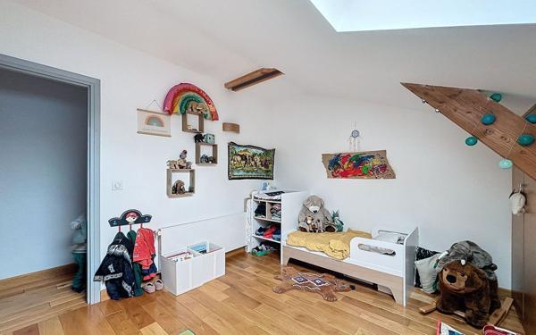 Appartement à vendre    3 pièces • 82 m2 Suresnes