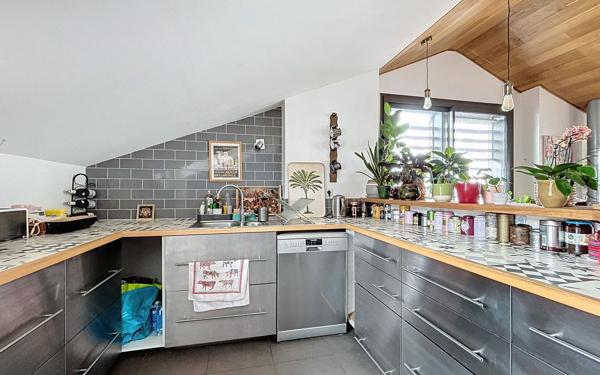 Appartement à vendre    3 pièces • 82 m2 Suresnes