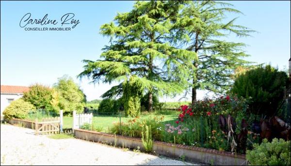 Mouzillon (44330) MOUZILLON Maison de plain-pied de 159 m² hab avec jardin d'environ 1119 m 4 chambres - véranda - garage.