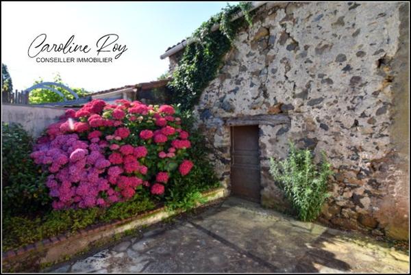 Mouzillon (44330) MOUZILLON Maison de plain-pied de 159 m² hab avec jardin d'environ 1119 m 4 chambres - véranda - garage.