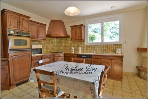 Mouzillon (44330) MOUZILLON Maison de plain-pied de 159 m² hab avec jardin d'environ 1119 m 4 chambres - véranda - garage.