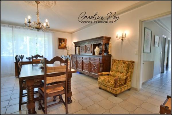 Mouzillon (44330) MOUZILLON Maison de plain-pied de 159 m² hab avec jardin d'environ 1119 m 4 chambres - véranda - garage.