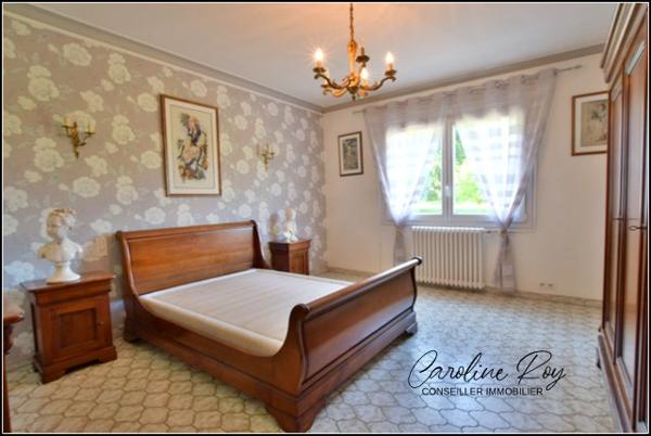 Mouzillon (44330) MOUZILLON Maison de plain-pied de 159 m² hab avec jardin d'environ 1119 m 4 chambres - véranda - garage.