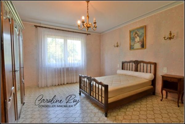 Mouzillon (44330) MOUZILLON Maison de plain-pied de 159 m² hab avec jardin d'environ 1119 m 4 chambres - véranda - garage.