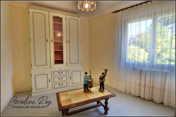 Mouzillon (44330) MOUZILLON Maison de plain-pied de 159 m² hab avec jardin d'environ 1119 m 4 chambres - véranda - garage.