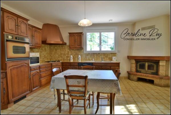 Mouzillon (44330) MOUZILLON Maison de plain-pied de 159 m² hab avec jardin d'environ 1119 m 4 chambres - véranda - garage.