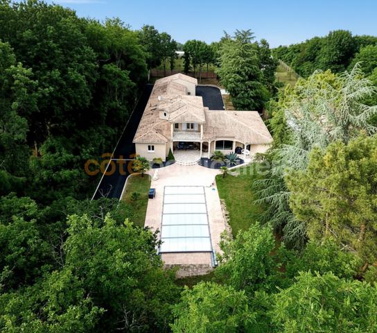 Vente
                Maison265 m² - 7 Pièces -
                    La TREMBLADE (17390)
