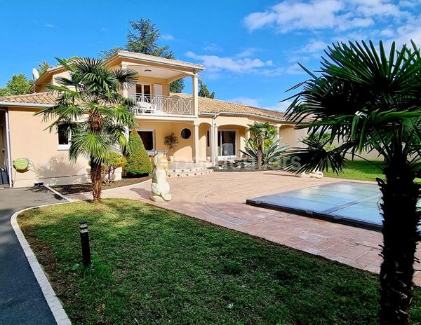 Vente
                Maison265 m² - 7 Pièces -
                    La TREMBLADE (17390)