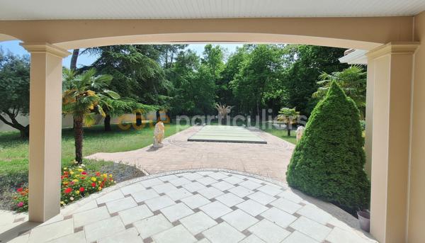 Vente
                Maison265 m² - 7 Pièces -
                    La TREMBLADE (17390)