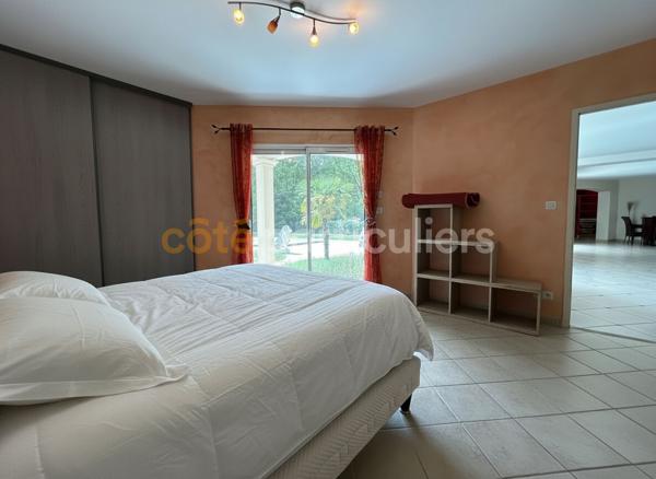 Vente
                Maison265 m² - 7 Pièces -
                    La TREMBLADE (17390)
