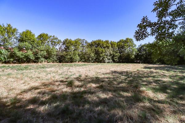 À vendre - Terrain avec grange dans le hameau de Roquecave, Lacaze