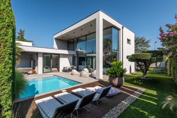 EXCLUSIVITÉ – SAINTE-FOY-LÈS-LYON | Propriété d’architecte par Vieillard de 220 m²