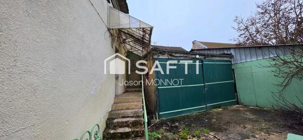 Maison en pierres à rénover – dépendances et terrain