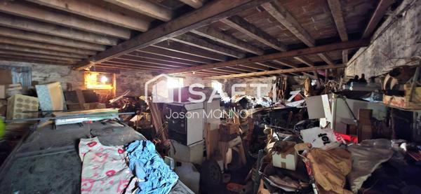 Maison en pierres à rénover – dépendances et terrain