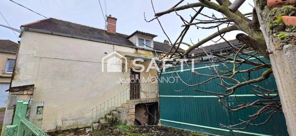 Maison en pierres à rénover – dépendances et terrain