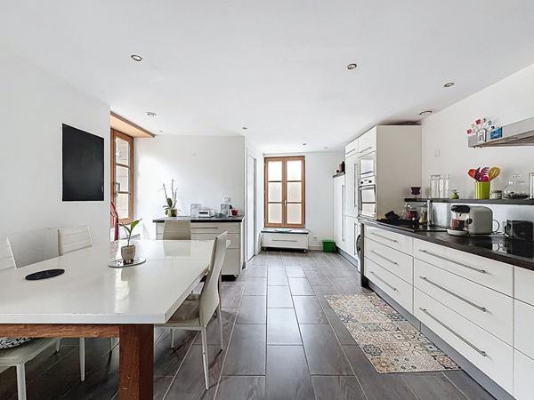 Maison à vendre en plein centre de Chateau-gontier - 3 chambres - Avec une petite cour
