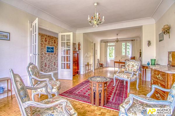 Versailles Montreuil Maison 6 pièces 278 m² au sol sur parcelle de 508 m² €1 340 000 ** - Référence 25363