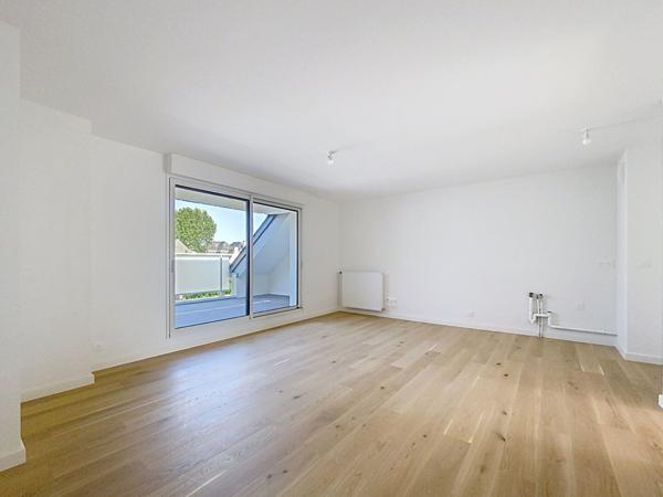 Emplacement idéal : commerces et plages à deux pas !