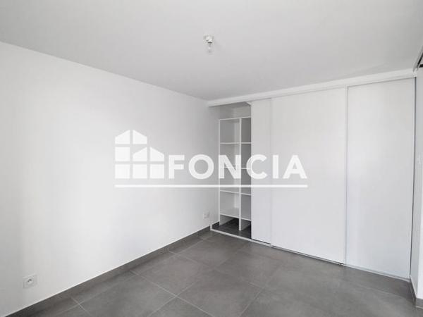 Location Appartement 2 pièces 40.2 m² - 90 AVENUE GABRIEL PERI Saint Martin D'heres 38400