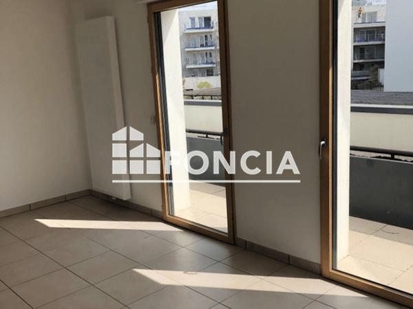 Location Appartement 4 pièces 82.41 m² - 35 RUE DE PITEGNY Gex 01170