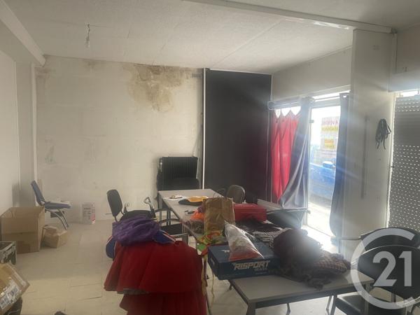 Appartement Local à vendre  2 pièces - 81,18 m 2   CHATELLERAULT  - 86